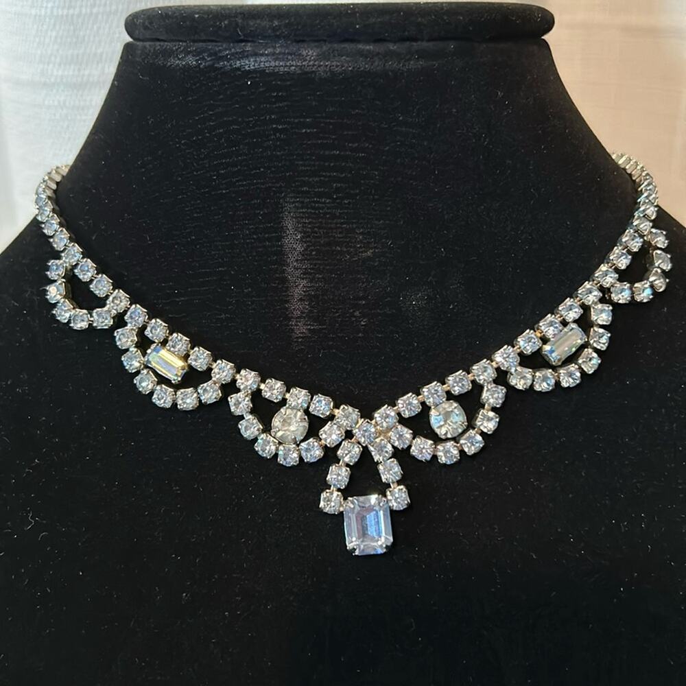 Stunning! Blue Ice Weiss Rhinestone Necklace! #122 Signed! Like new!!